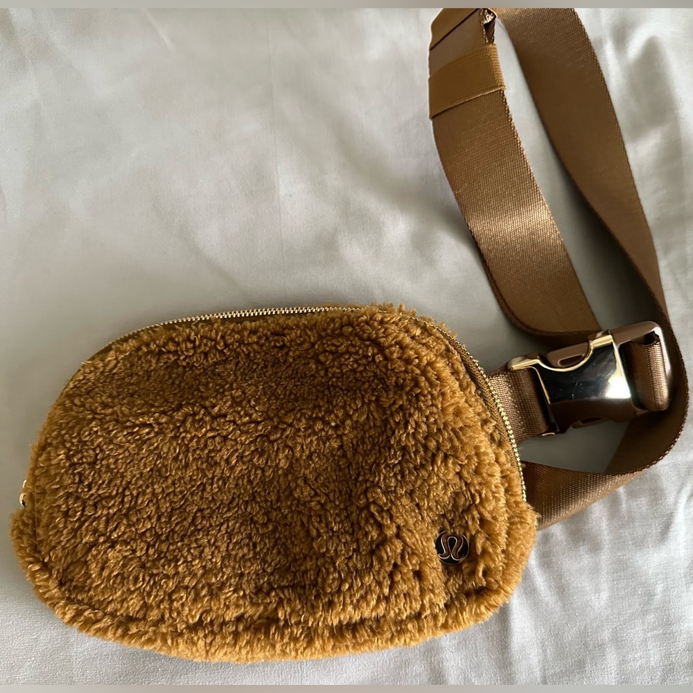 Lululemon Teddy belt bag